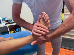 tratamiento y prevención de esguince de tobillo clínica fisioterapia osteópata Bilbao Igon