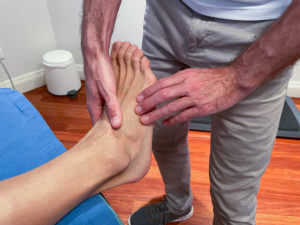 tratamiento y prevención de esguince de tobillo clínica fisioterapia osteópatia Bilbao Igon 